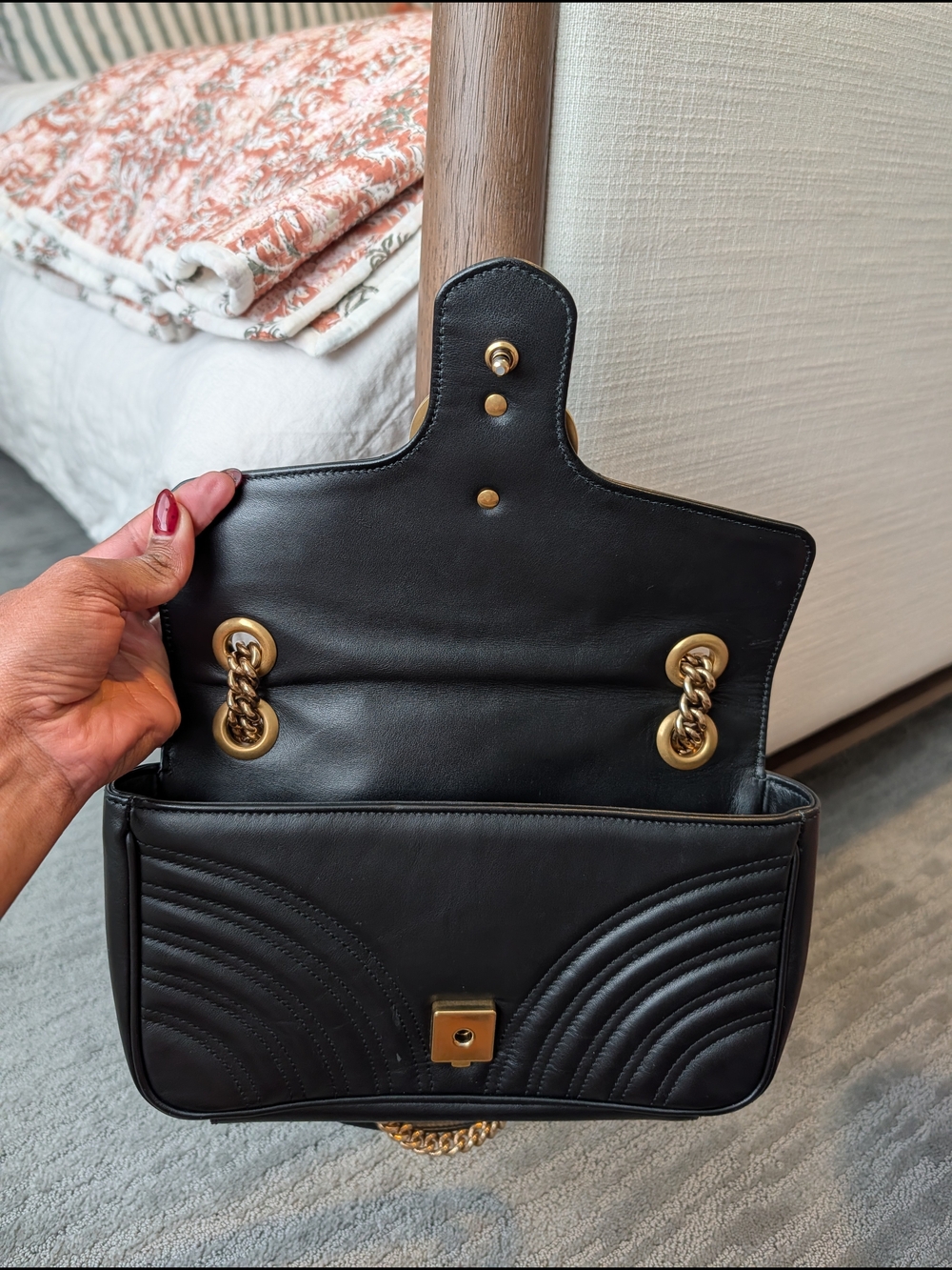 Gucci Marmont Matelassé Shoulder Bag - Picture 10 of 16
